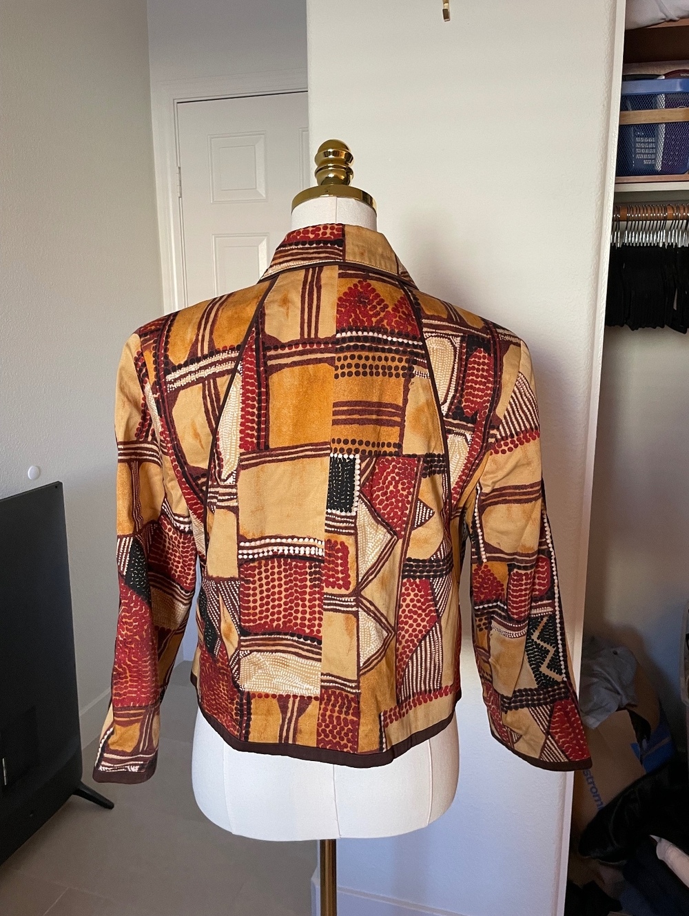 Harve Benard petite cropped patterned blazer in tan rust and brown - Picture 5 of 6